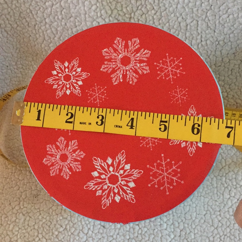 10 / $10 Tower of 3 boxes with snowflake design - Picture 4 of 7
